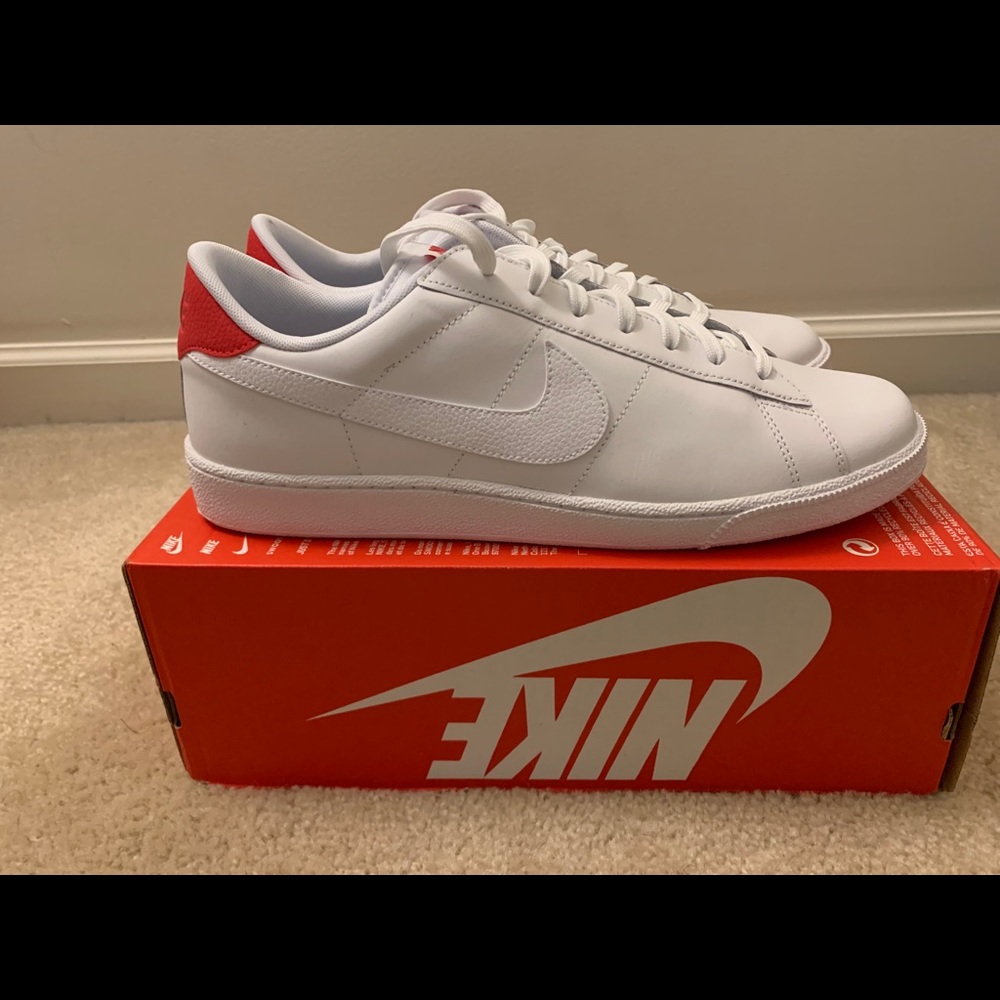 Nike sneaker white shoes